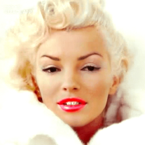 Meet your Posher, Erica - Picture 1 of 3